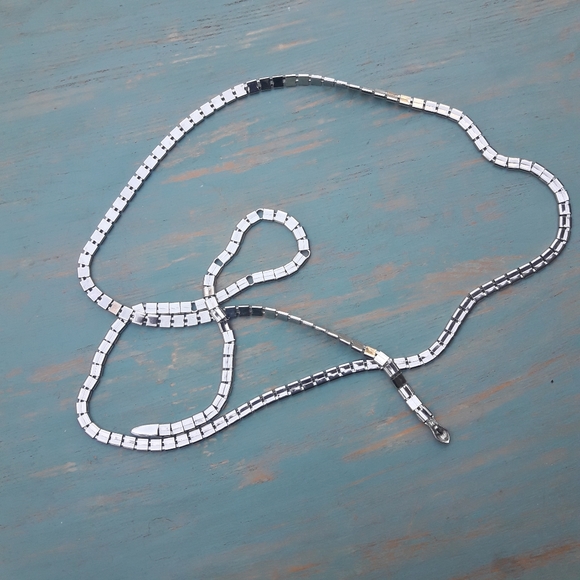 Chain Metal Belt Slinky Shiny Snaky Belt in Silvery Metal Could be Long Necklace - Picture 2 of 15